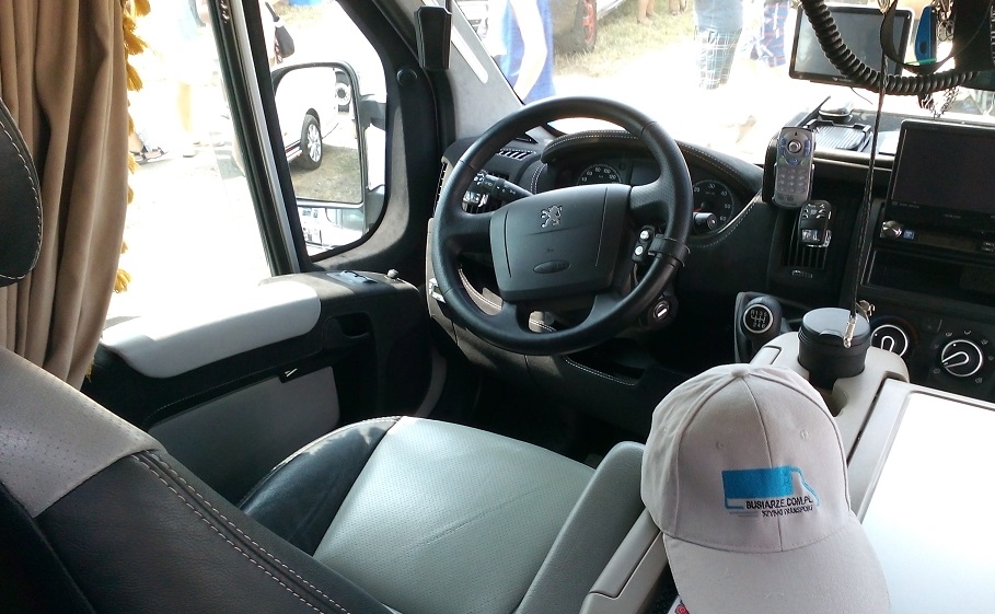 Peugot Boxer Master Truck 2015 kokpit czapeczka